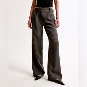A&F Sloane Low Rise Tailored Pant DARK GRAY PINSTRIPE
